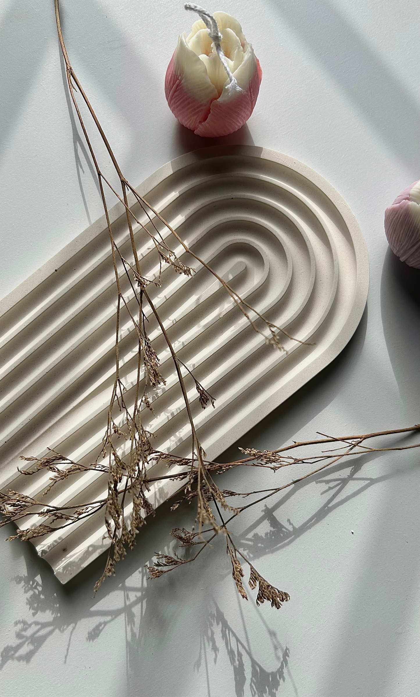 Arch tray
