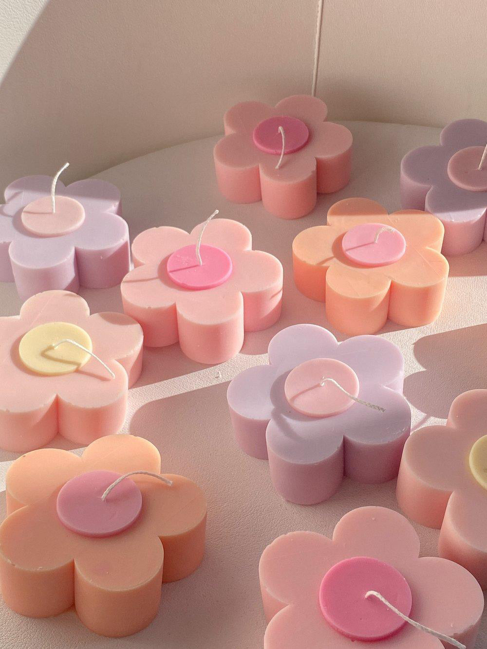 Daisy candle