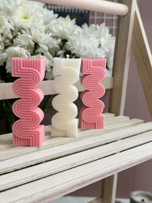 Ribbed wavy candle